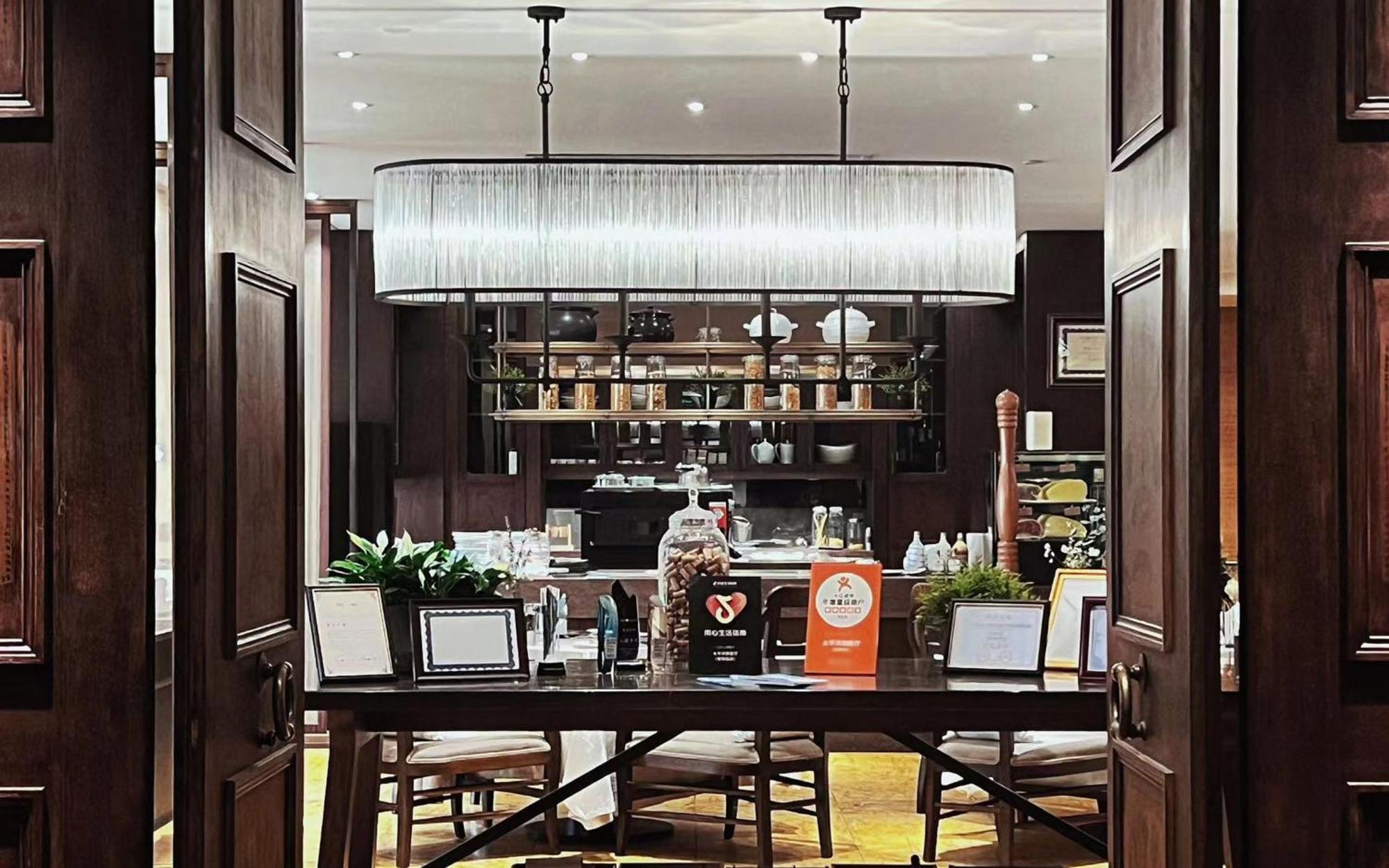 Jinling Hotel Nanking Buitenkant foto